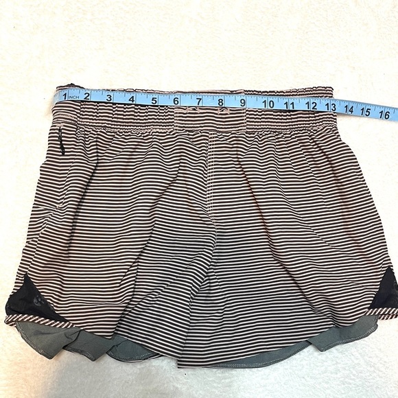 Lululemon Go the Distance Short Reversable Mini Pop Stripe Black Gray Women's 6 - Picture 3 of 8